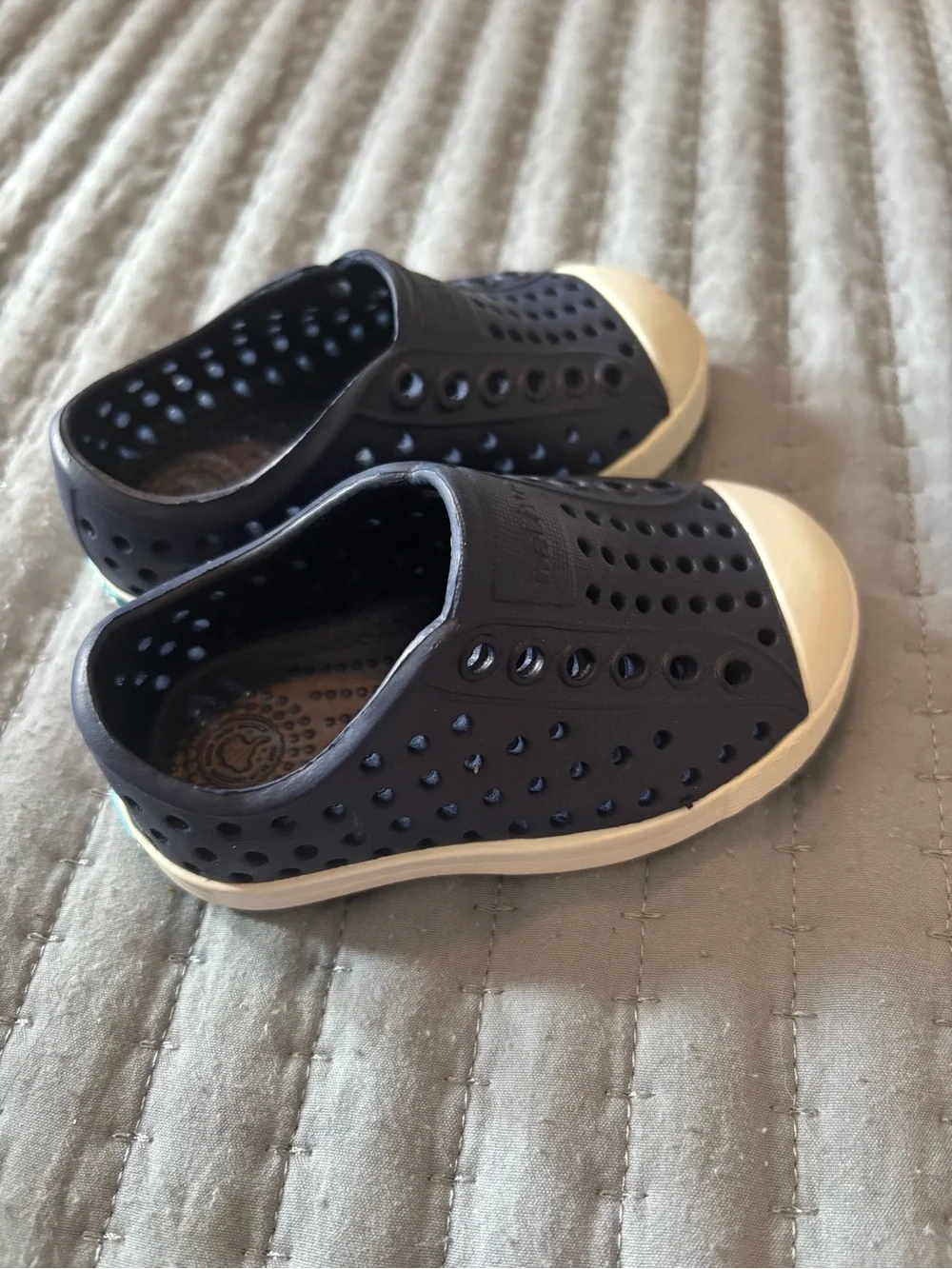 Native Jefferson Kids Navy Blue Slip-On Water Shoes Sneakers White Toe C4